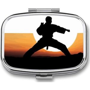 Karate Silhouette Pillendoos 2 Compartiment Geneeskunde Organizer Draagbare Pillencontainer Vierkante Pillenhouder voor Pocket Reizen Pil Case voor Portemonnee