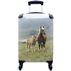 MuchoWow® Koffer - Haflinger paard en haar veulen - Past binnen 55x40x20 cm en 55x35x25 cm - Handbagage - Trolley - Fotokoffer - Cabin Size - Print