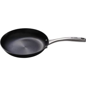 SKOTTSBERG Gietijzeren pan, 24 cm, krasbestendig en roestbestendig, hoogwaardige braadpan, ingebrand, af fabriek voor alle warmtebronnen, hittebestendig tot 250 °C, duurzaam en robuuste grillpan