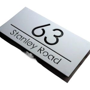 Huisnummerplaat gepersonaliseerd huisnummer acryl bord aangepast straatnaam adres huisnummer buiten exterieur huis lasergesneden plaat (kleur: wit (zwarte tekst), maat: 24 x 45 cm)