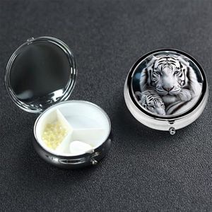 Witte Tijger Pillendoos 3 Compartiment Pillendoosje voor Portemonnee & Pocket Leuke Pil Organizer met Spiegel Draagbare Reizen Pillendoos Metalen Ronde Geneeskunde Organizer Uniek Gift