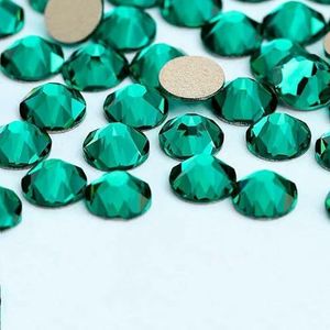 2088 DIY kristal nageldecoraties zonder hotfix, 8 grote en 8 kleine strass steentjes, platte achterkant, plaknagels voor nagelkunst - groene zirkoon - SS30-288 stuks