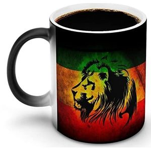 Afrikaanse Vlag De Leeuw Van Juda Rasta Rastafari Jamaica Warmte Veranderende Koffiemok Keramische Warmtegevoelige Magic Grappig Gift voor Vrouwen Mannen 12oz
