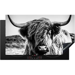 KitchenYeah© Inductie Beschermer 90x52 cm Keuken Decoratie Kookplaat Beschermer voor Inductiekookplaat Afdekplaat Anti Slip Mat - Koe - Schotse hooglander - Zwart - Wit - Dier - Natuur - Wild