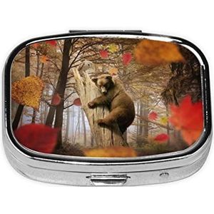 Bruine beer in herfst vierkante pillendoos, pillendispenser doos kabeljauwlever oliedoos vitamine pillendoos patiënt pillendoos