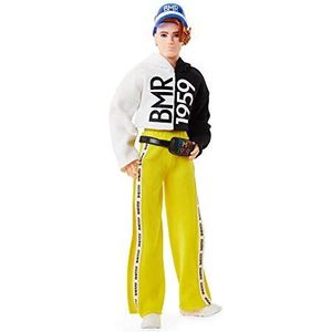 Barbie GNC49 - Barbie BMR1959, Beweegbare Ken Pop, in tweekleurige hoodie, trainingsbroek en zonneklep