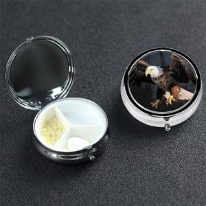 Pillendoosje Ronde Pillendoos Pil Organiseren met 3 Compartimenten 3D Bald Eagle Medicine Organizer Box Waterdichte Kleine Pil Case voor Reizen Metalen Pillencontainers voor Medicatie Planner