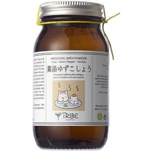 Japans badpoeder met yuzu, groene peper en senkyu voor mensen die lijden aan vermoeidheid, slechte circulatie en pijnlijke spieren