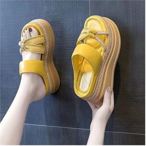 Sandalen met dikke zolen for dames 2024 zomerbovenkleding, modieuze platformsandalen met sleehak (Kleur : Yellow, Size : 35)