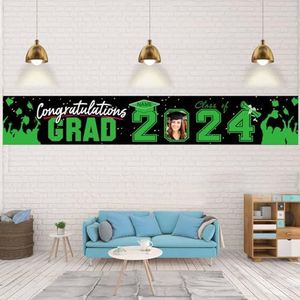 Dicodes Custom Afstuderen Feestdecoratie Decoraties 2024-Personalisatie Grote Gefeliciteerd Grad Banner -Afstuderen Achtergrond Banner(Lichtgroen en Zwart)
