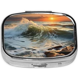 Rocky Wave Zonsondergang Schilderen Print Pillendoos 3 Compartimenten Kleine Pillendoos Draagbare Pillendoos voor Pocket of Portemonnee Leuke Geneeskunde Organizer Houder om Vitaminen Medicatie vast