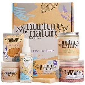 Nurture by Nature ONTSPANNING, Verwen Wellbeing Bath Gift Set voor vrouwen, Lavendel etherische olie badzout, body scrub, bath bomb, geurkaars, pillow mist en zeep