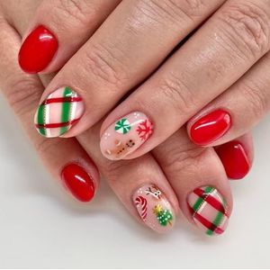 Kerst Franse Tip Kunstnagels - 24 Stuks - Ovale Nepnagels Met Lijm - Rode Plaknagels Sneeuwvlok Peperkoekman Patronen