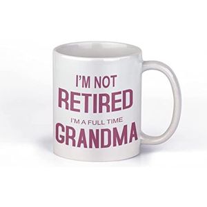 Mok voor vrouw in pensioen | I'm not retired I'm a full time Grandma - tekst in donkerroze | cadeaubeker 330 ml _