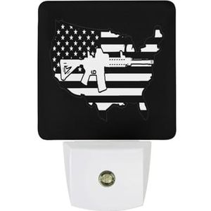Zwarte Amerikaanse Gun Vlag Warm Wit Nachtlampje Plug In Muur Schemering naar Dawn Sensor Lichten Binnenshuis Trappen Hal