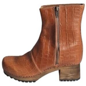 Lotta From Stockholm Britt Clog Boot voor dames, winterlaarzen met hoge hakken, houten klompen van limoenboom en echt leer, enkellaarzen in leer met croco-print, cognackleur, Cognac, 38 EU