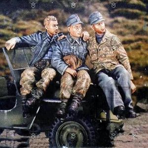 1/35 WOII Duitse automobilist soldaat hars modelkit ongeverfd en ongemonteerd hars modelonderdelen (3 mannen, auto) //5X7z-7