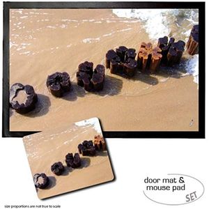 1art1 Stranden, Ocean Spume And Wooden Piles In The Sand Deurmat (60x40 cm) + Muismat (23x19 cm) Cadeauset