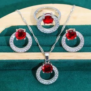 Nieuwe ronde rode steen bruid zilveren kleur bruiloft sieraden Set voor vrouwen oorbellen Ring ketting hanger verjaardagscadeau dagelijks dragen