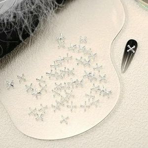 50 stuks klassieke metalen nagelkunstbedel in goud/zilver, X-vormig legering, gotisch ontwerp, manicure, doe-het-zelftips, decoratie, 5 stuks zilver, 8 mm