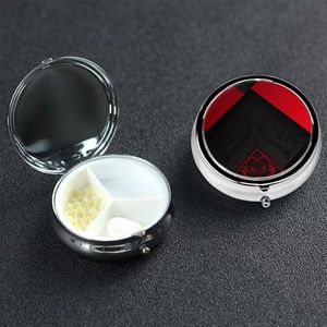 Kleine pillendoos 3 compartimenten, rood zwart pillendoosje dagelijkse metalen draagbare pillenorganizer voor zakportemonnee, reispillendoos met spiegel, ronde medicijnvitaminehouder, uniek cadeau