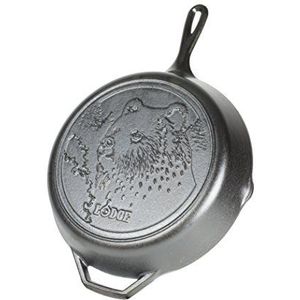 Lodge Wildlife Series gietijzeren pan met beer-scène en handvat, 30,5 cm, zwart