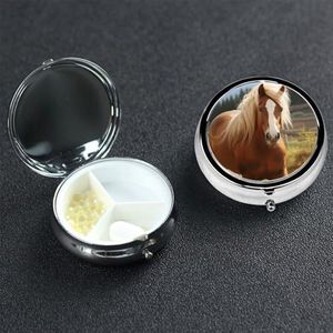 Schattige bruine paardenpillendoos 3 compartimenten ronde draagbare pillendoos voor zak of portemonnee kleine wekelijkse geneeskunde planner reizen pillendoos met spiegel decoratieve metalen
