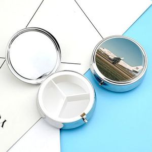 Witte Landing Vliegtuigen Pillendoos Pil Container Houder 3 Compartiment Metalen Pil Organizer Travel Medicine Organizer Draagbare Pillendoos voor Pocket om Pillen Vitamine vast te houden