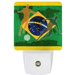 Voetbal Braziliaanse Vlag Warm Wit Nachtlampje Plug In Muur Schemering naar Dawn Sensor Lichten Binnenshuis Trappen Hal