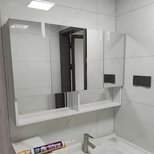 UkewEi Badkamerkast wandmontage met spiegel, 35,4 ""x 26,7 ""aluminium hangende badkamerkast met opbergplanken, 3-deurs slimme ijdelheid gespiegelde kast met ontdooien (kleur: 1, maat: 800 x 680 x 1