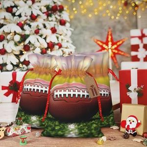 American Football Ball On Grass Sport Print Kerst Gift Bag Kerst Trekkoord Tas Herbruikbare Gift Wrapping Goody Gift Zakken met Gift Tag Present Opbergtas voor Kerstmis Thanksgiving Bruiloft