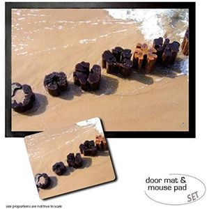 1art1 Stranden, Ocean Spume And Wooden Piles In The Sand Deurmat (70x50 cm) + Muismat (23x19 cm) Cadeauset