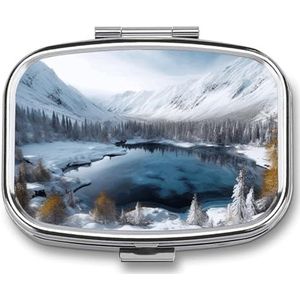 Kleine pillendoos met 2 compartimenten Winter Bergen Sneeuw Scène Medicijn Pillendoosje Gepersonaliseerde Reizen Pillendoos voor Portemonnee Reizen Pil Organizer Draagbare Dagelijkse Pillendoos voor