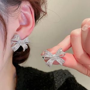 Zirkoon Bowknot ketting Earring twee stuks Set voor vrouwen mode temperament broche zilveren kleur sieraden sets