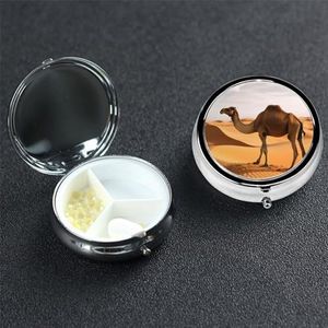 Desert Sand Camel Pill Box 3 Compartiment Kleine Pillenetui voor Portemonnee & Pocket Metalen Medicijnkoffer met Spiegel Draagbare Reizen Pillendoos Geneeskunde Organizer