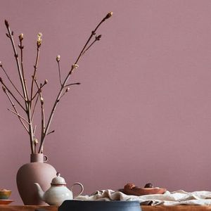 behang effen rood en lila paars 53 cm x 10.05 m - van Sanders & Sanders