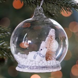 Luxe glazen kerstbal met ijsbeer 9 cm wit