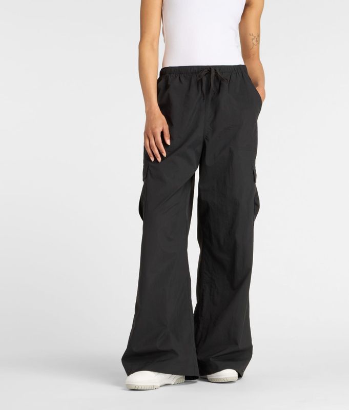 New Balance - Woven Cargo Pant - Broeken - Zwart - Nylon