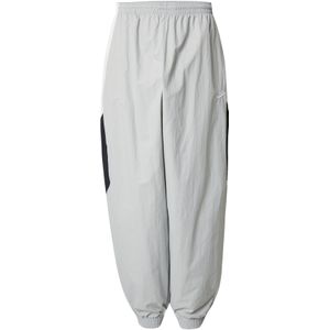 Nike Sportswear Broek 'CLUB'  lichtgrijs / zwart / wit