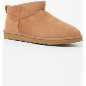 UGG Classic Ultra Mini enkellaars van suède