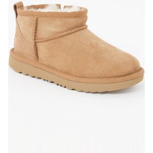 UGG Classic Ultra Mini enkellaarsje van suède