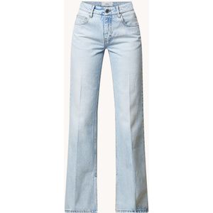 AMI Paris Low waist flared jeans met lichte wassing en split
