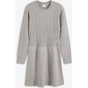 Wijd uitlopende, gebreide jurk met kabelpatroon