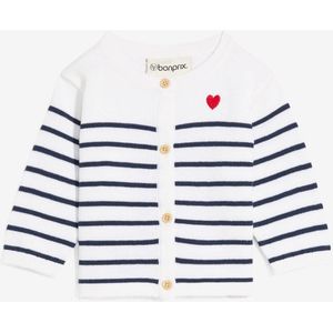 Fijn gebreid vestje met knopen