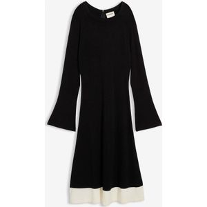 Gebreide jurk in een viscosemix met contrasterende details