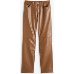 Broek van imitatieleer met een comfortband