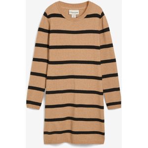 Accentuerende gebreide jurk