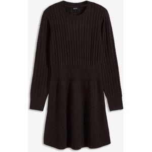 Wijd uitlopende, gebreide jurk met kabelpatroon