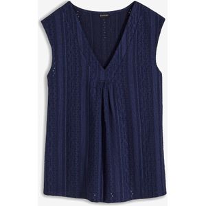 Top met broderie anglaise