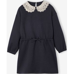 Meisjesjurk van sweaterstof met macramé kraag leigrijs